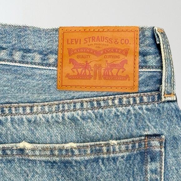 Levis Womens Size 29 Womens Denim Mini Skirt Distressed Raw Hem Blue Button Fly - Picture 2 of 6